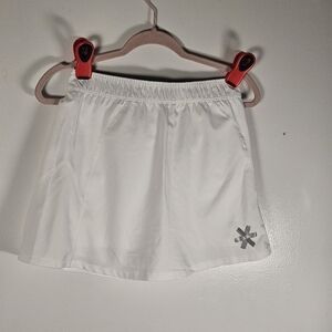 White Skort with Elastic Waistband and Pleated Design